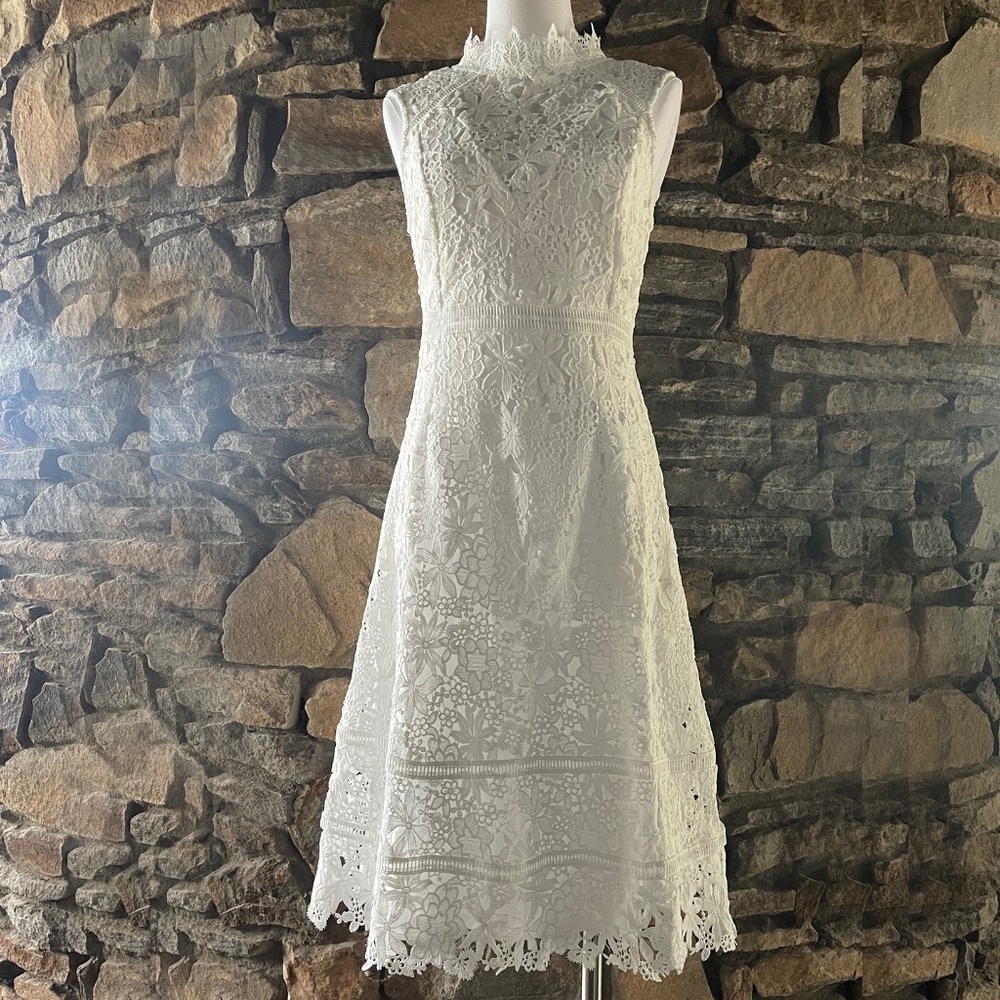Reveuse Sleeveless Ivory Lace/Crochet dress